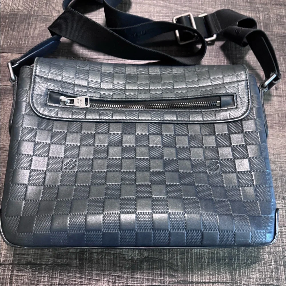 Louis Vuitton elegant louis
